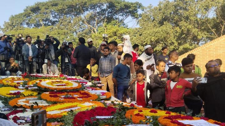 বুদ্ধিজীবীদের প্রতি সর্বস্তরের মানুষের শ্রদ্ধা