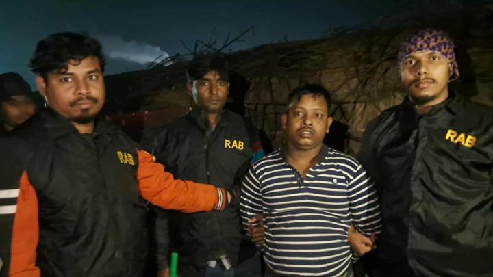 হাদি হত্যাচেষ্টা : শুটার ফয়সালের সহযোগী কবির গ্রেপ্তার