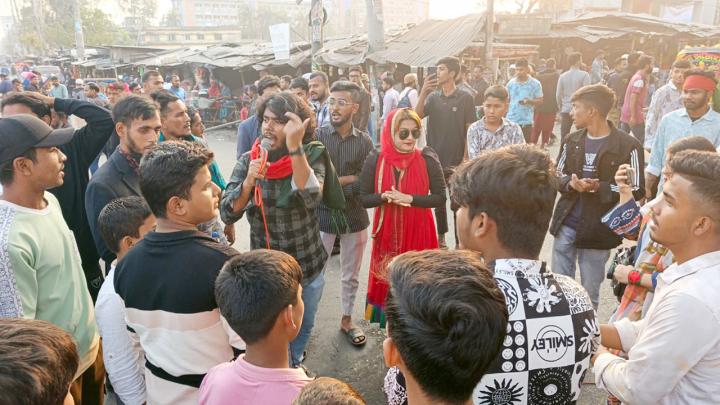 হাদি হত্যার বিচারের দাবিতে ৪ ঘণ্টা মহাসড়ক অবরোধ, তীব্র যানজট