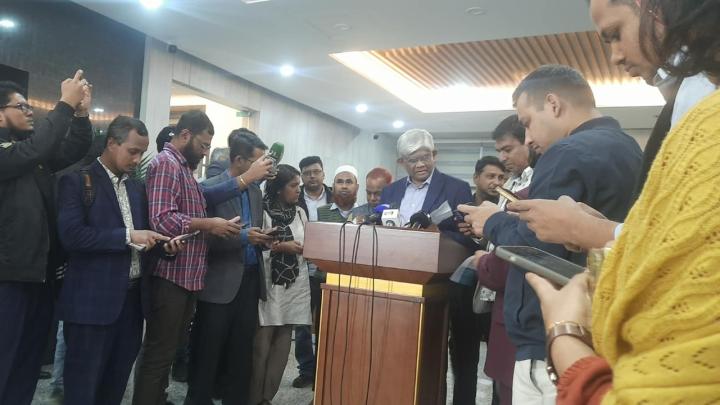 ভারতের সঙ্গে সম্পর্ক স্বাভাবিক করতে কাজ করছে সরকার : অর্থ উপদেষ্টা