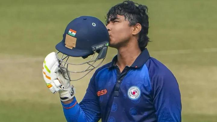 বিধ্বংসী ব্যাটিংয়ে ৮৪ বলে ১৯০ রান, বিশ্বরেকর্ড ১৪ বছর বয়সী বৈভবের