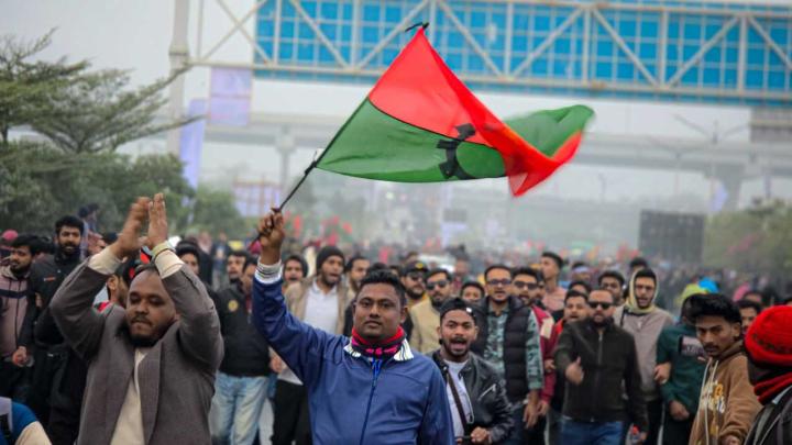 পথে পথে নেতাকর্মীদের ভিড়, নিরাপত্তা নিশ্চিতে কঠোর আইনশৃঙ্খলা বাহিনী