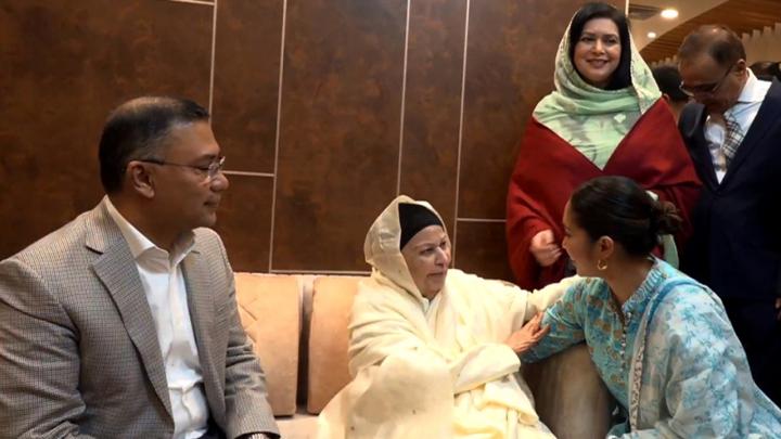 গুলশানে ১৯৬ নম্বর বাড়িতে জুবাইদা ও জাইমা রহমান