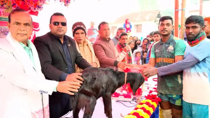 ‎পাঁচবিবিতে হা-ডু-ডু প্রতিযোগিতার পুরস্কার দিলেন মেয়র প্রার্থী শামীম হোসেন মন্ডল