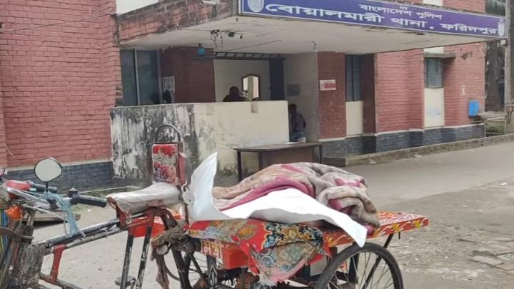 বোয়ালমারীতে নিজ কক্ষে আত্মহত্যা করলেন এক স্কুল ছাত্রী