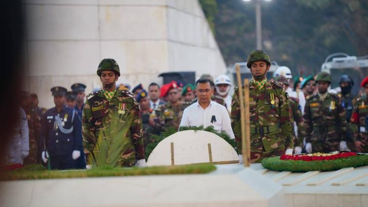 ছবিতে খালেদা জিয়ার শেষ বিদায়ে সর্বোচ্চ সম্মান ও ভালোবাসা