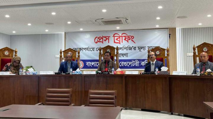 সরকারি মূল্যে ভোক্তারা এলপি গ্যাস কিনতে পারবে কি না নিশ্চয়তা দিতে পারছি না