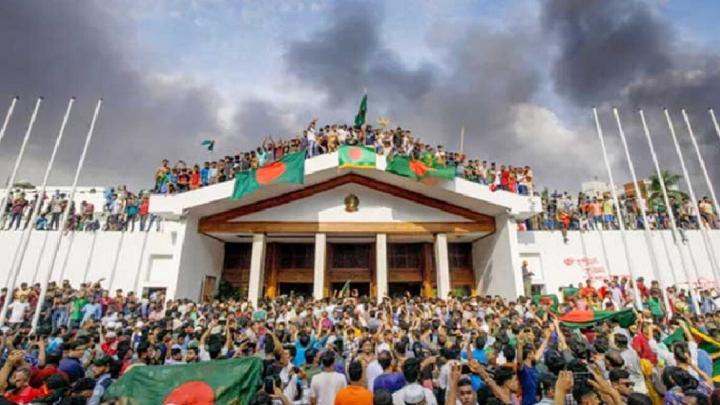 জুলাই গণ-অভ্যুত্থান ও হাসিনার পতন এখন মাধ্যমিকের বইয়ে