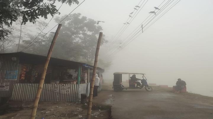 তীব্র শীতে কাঁপছে উত্তরের জনপদ পঞ্চগড়, জনজীবনে স্থবিরতা