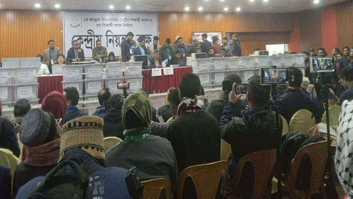 জকসুর ৮ কেন্দ্রের ফল প্রকাশ, ভিপি পদে হাড্ডাহাড্ডি লড়াই