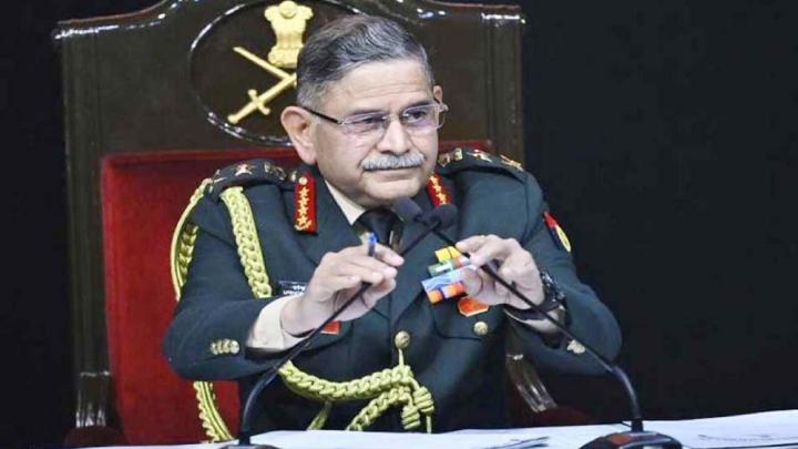 বাংলাদেশের তিন বাহিনীর সঙ্গে যোগাযোগ বজায় রাখছি : ভারতের সেনাপ্রধান