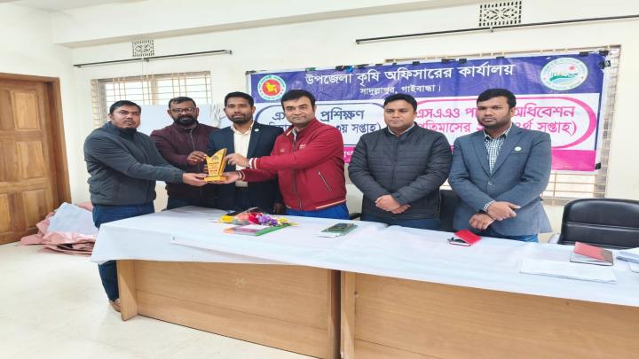 সাদুল্লাপুর উপজেলার শ্রেষ্ঠ উপ-সহকারি কৃষি অফিসারের পুরুস্কার পেলেন মোস্তাফিজার
