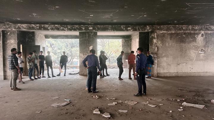 সাভারে পরিত্যক্ত কমিউনিটি সেন্টার থেকে ২ মরদেহ উদ্ধার