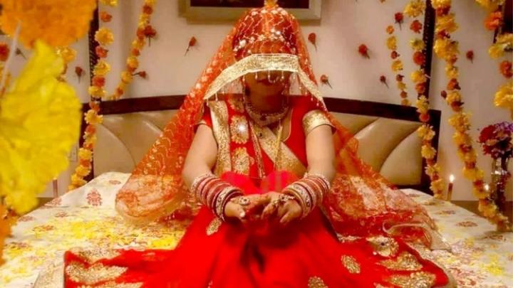 বাসররাতে মুখ ধোয়ার পর থেকে কনেকে চিনতে পারছেন না বর! অতঃপর