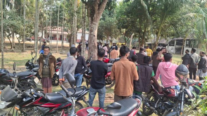 মৌলভীবাজারে ৩ ও ৪ আসনের মনোনয়ন প্রত্যাহার ঠেকাতে জামায়াত প্রার্থীর বাড়ি ঘেরাও