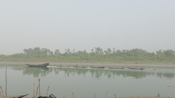 সুন্দরবনের অভয়ারণ্যে মাছ শিকার, ৪ টি ইঞ্জিন চালিত বোর্ট সহ ৩৫ জেলে আটক