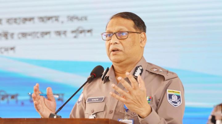 আইন-শৃঙ্খলা নিয়ন্ত্রণে পুলিশ পেশাদারির সঙ্গে কাজ করছে : আইজিপি