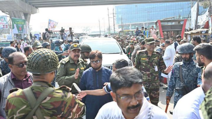 চট্টগ্রাম বন্দর : শ্রমিক-কর্মচারীদের তোপের মুখে নৌ উপদেষ্টা