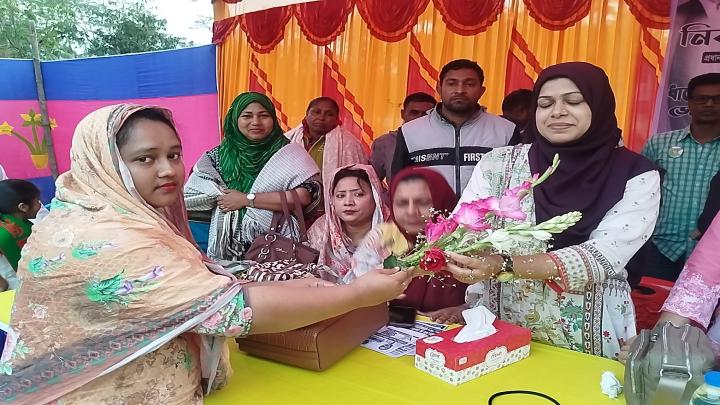 ধানের শীষে ভোট চাইলেন ব্যারিস্টার শেখ মোঃ জাকির হোসেনের সহধর্মিনী তাহমিনা লিমা