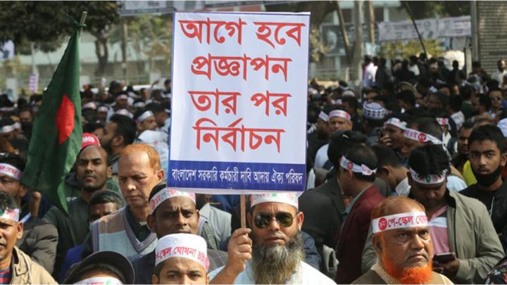 আন্দোলনকারীদের যমুনার সামনে থেকে সরিয়ে দিয়েছে পুলিশ