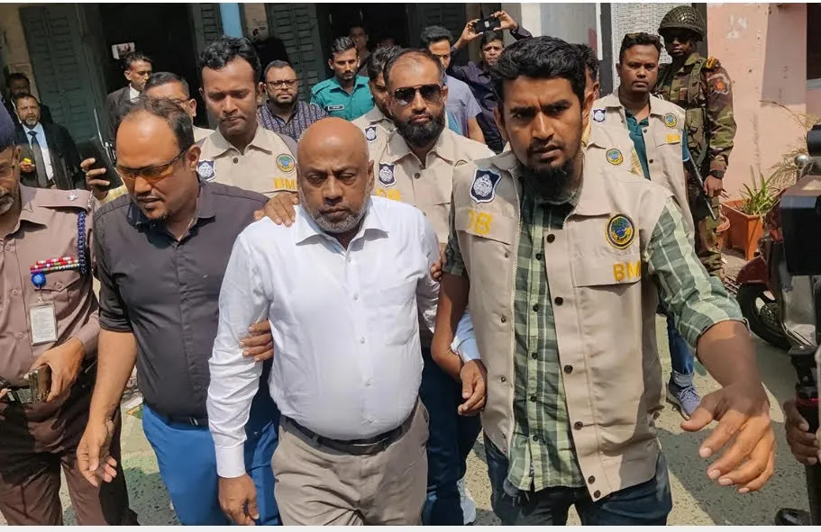 আদালতের এজলাসে ভাঙচুর,বার সভাপতি গ্রেপ্তার: উত্তপ্ত বরিশাল আদালতপাড়া