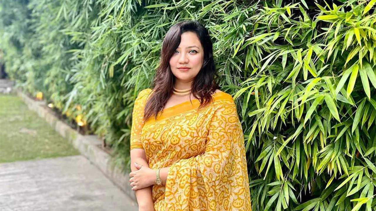 শিবিরকর্মীদের বিরুদ্ধে হয়রানির অভিযোগ তুললেন ঢাবি শিক্ষিকা মোনামী