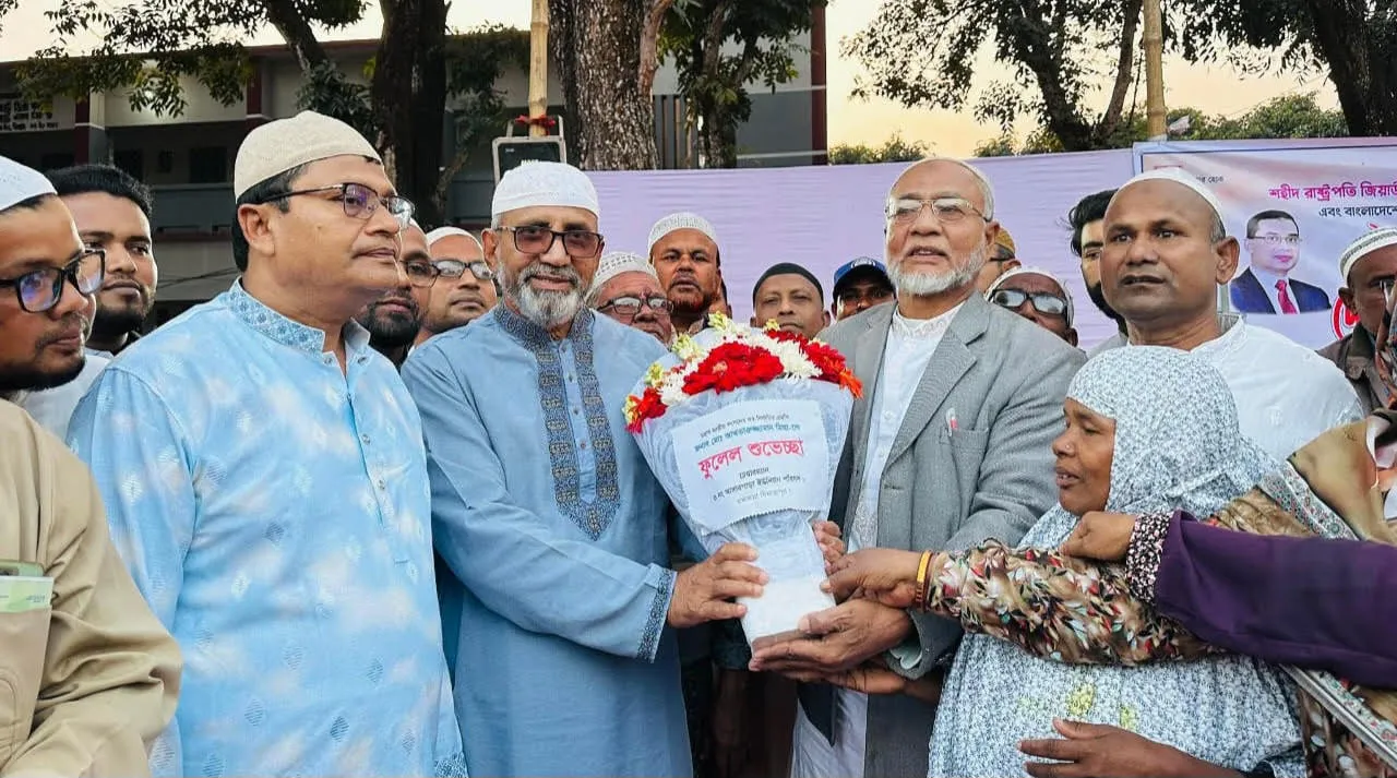 বিএনপির নব নির্বাচিত এমপিকে উপজেলা আওয়ামী লীগের সাবেক সভাপতির ফুলেল শুভেচ্ছা 