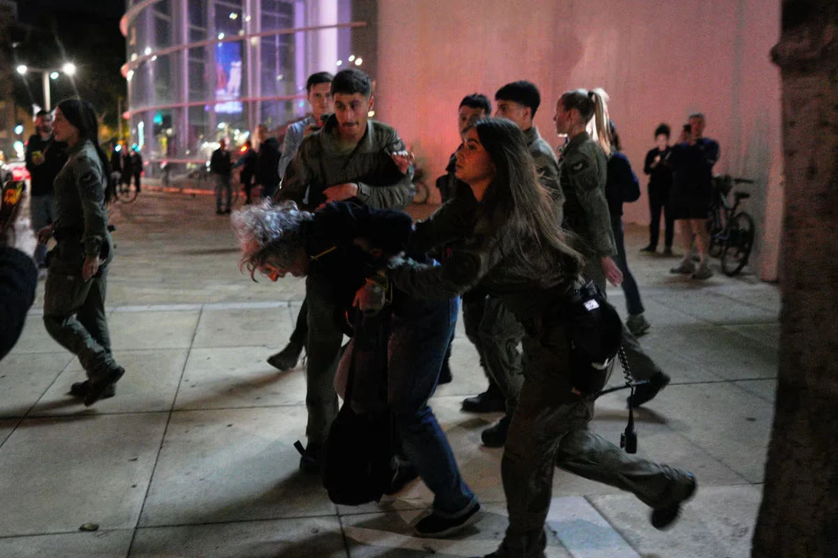 ইসরায়েলে যুদ্ধবিরোধী বিক্ষোভ থেকে গ্রেফতার ১২, উত্তাল রাজপথ