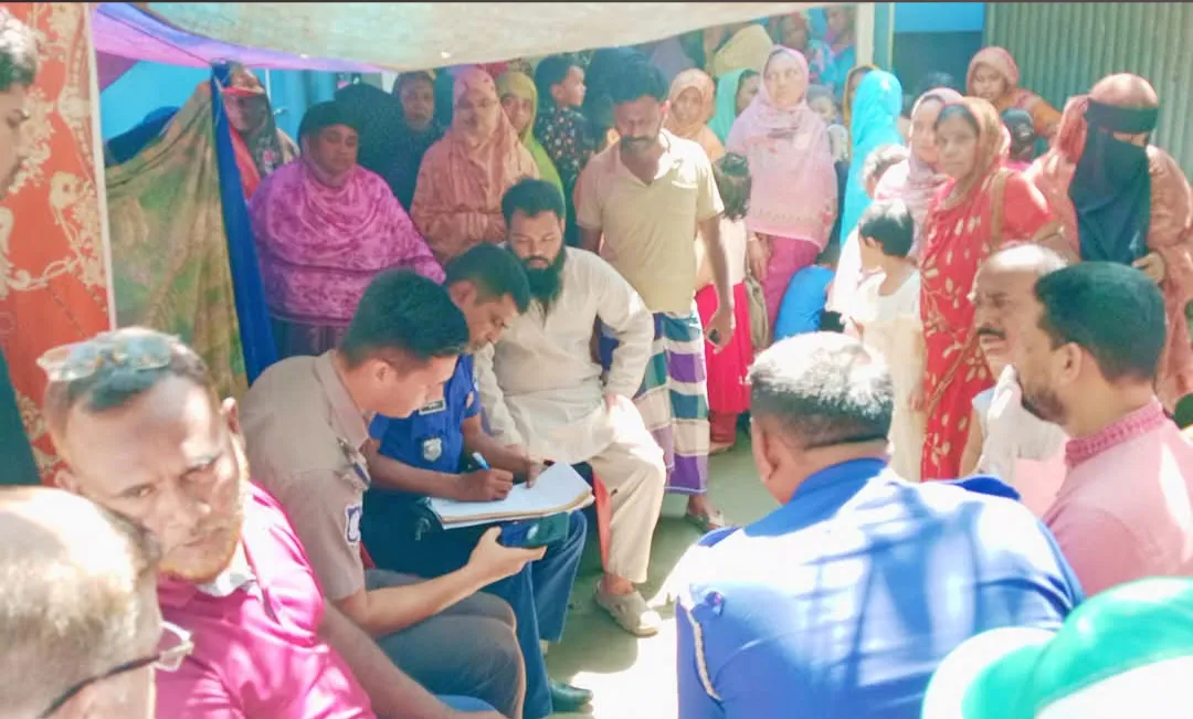 বোয়ালমারীতে গৃহবধূর ঝুলন্ত মরদেহ উদ্ধার