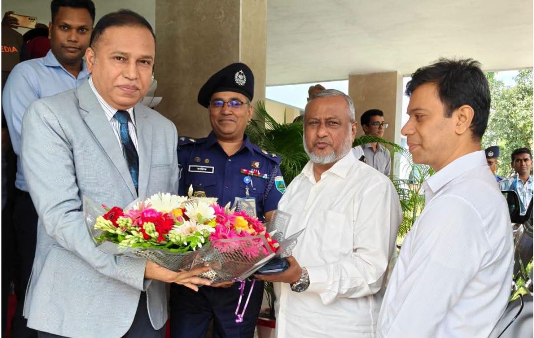 দুদক চেয়ারম্যান হয়ে প্রথমবার নিজ জন্মভূমি সাপাহারে এ কে এম আসাদুজ্জামান