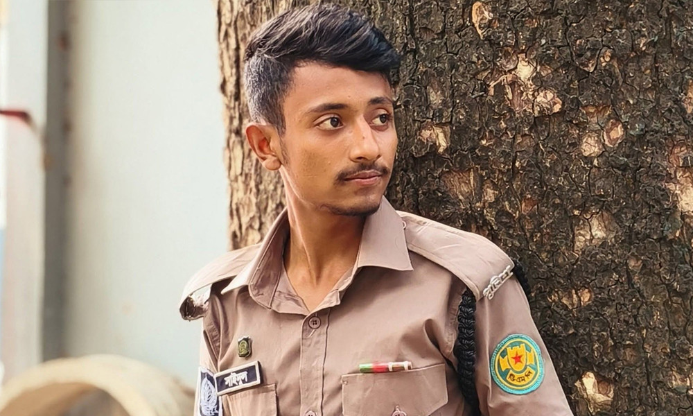 কনস্টেবল সাইদুলের করুণ বার্তা: বাইরে আগুন ভেতরে ছাই, এটাই আমার জীবন’