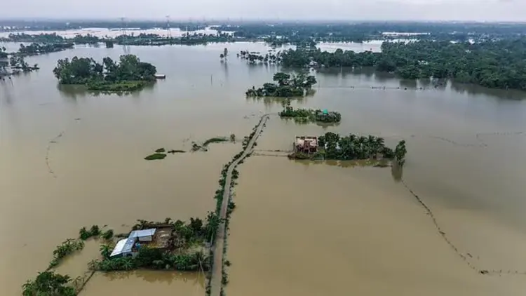চট্টগ্রামে বন্যা পরিস্থিতি অপরিবর্তিত, চার উপজেলায় পানিবন্দি ৮ লাখ মানুষ
