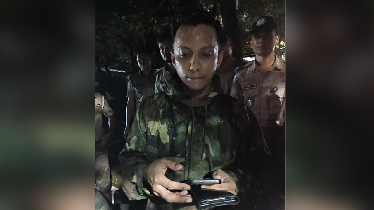 পাকিস্তান দূতাবাসের সামনে থেকে ভুয়া ডিজিএফআই সদস্য গ্রেফতার