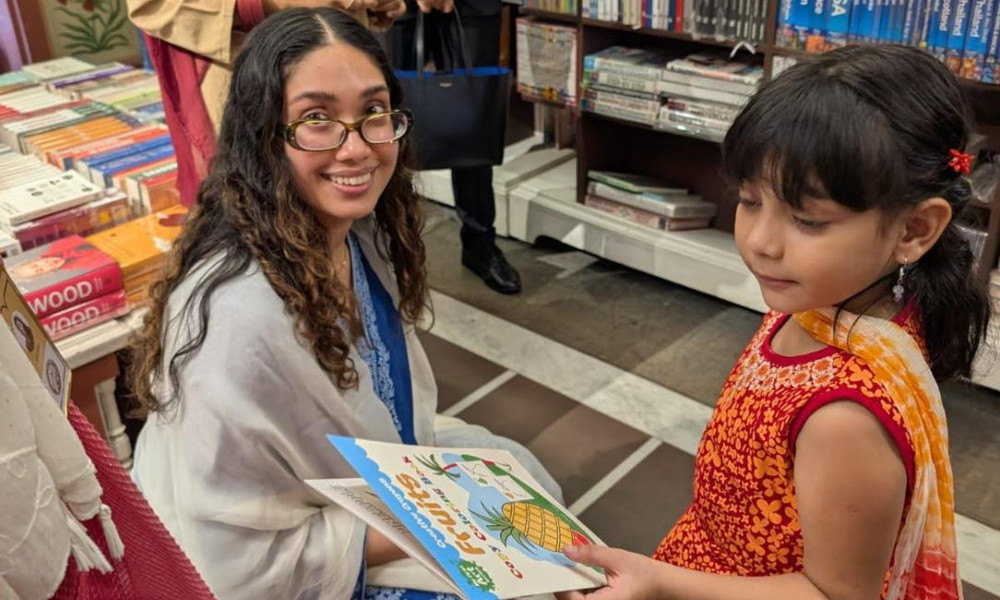 বাতিঘরে জাইমা রহমান, কিনলেন কোন বই?