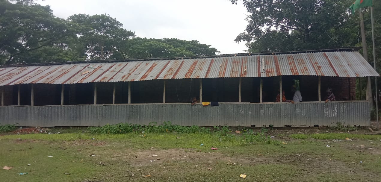 ক্লাস ছেড়ে আড্ডা ও মেরামতের টাকা আত্মসাতের অভিযোগ, তালতলীর প্রধান শিক্ষককে শোকজ