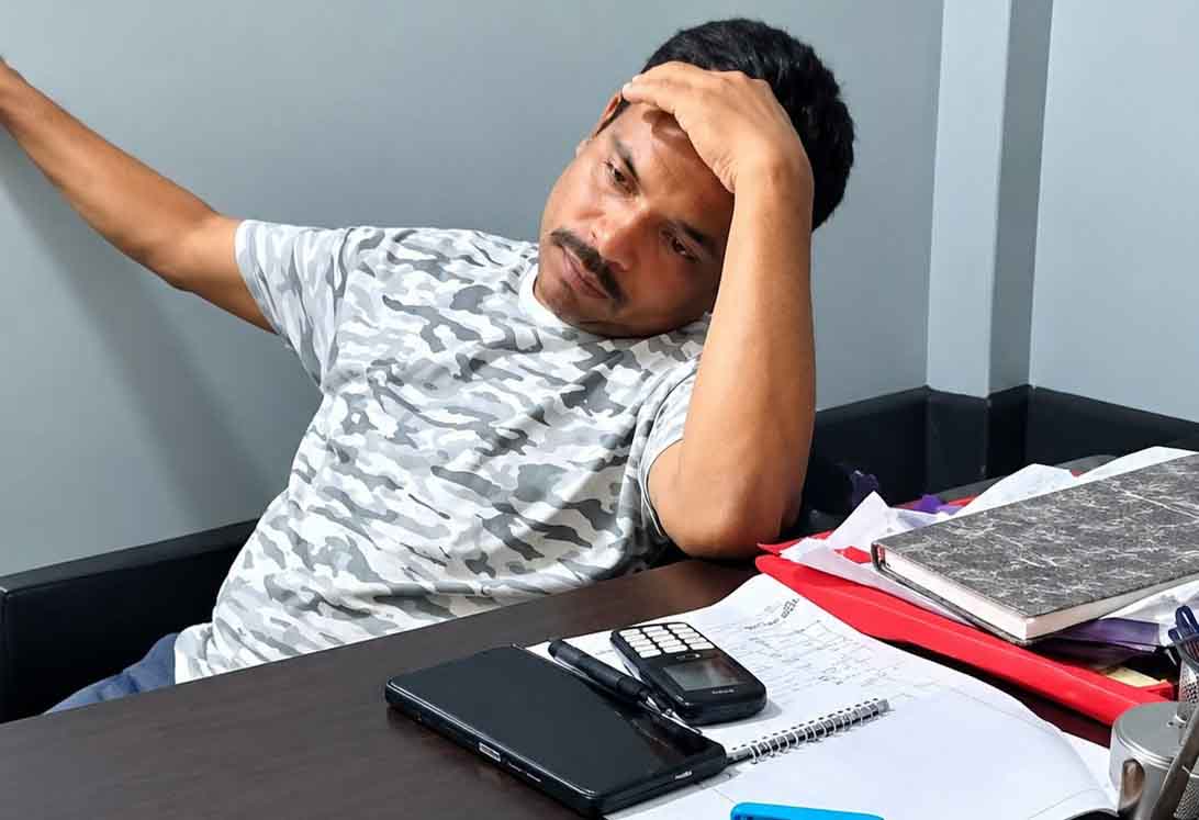 মহাদেবপুরে দিগন্ত ব্যাংকের কোটি টাকা আত্মসাতের অভিযোগ, ভারতে চলে যাওয়ার দাবি