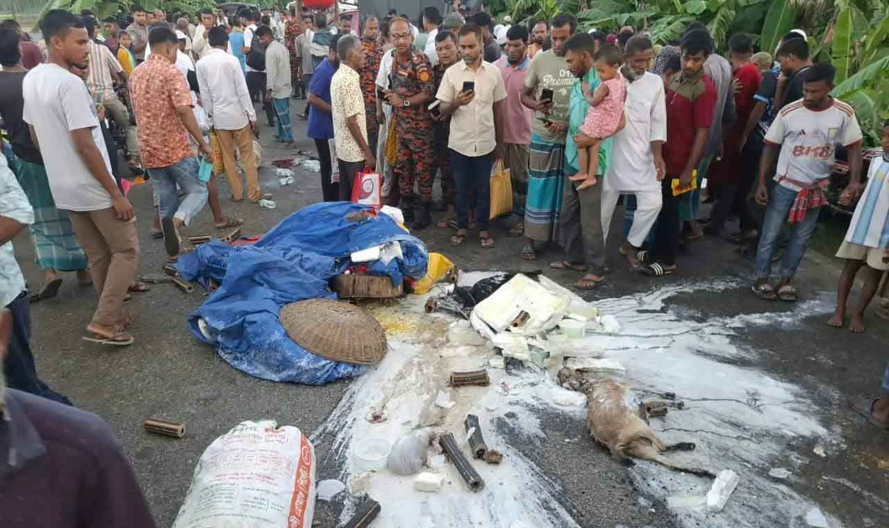 পূর্বধলায় পিকআপ ট্রাকের সংঘর্ষে নিহত ৪, আহত ৬