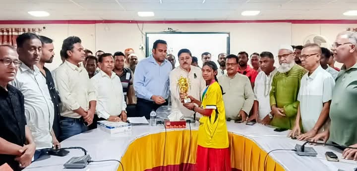 নতুন কুড়ি স্বর্ণপদক জয়ী অ্যাথলেট  ইয়াসমিনকে শ্রীপুরে জমকালো সংবর্ধনা