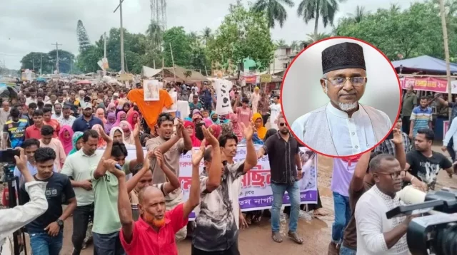 ভিডিও বিতর্কের জেরে এমপি নজরুলের বিরুদ্ধে শ্যামনগরে বিক্ষোভ