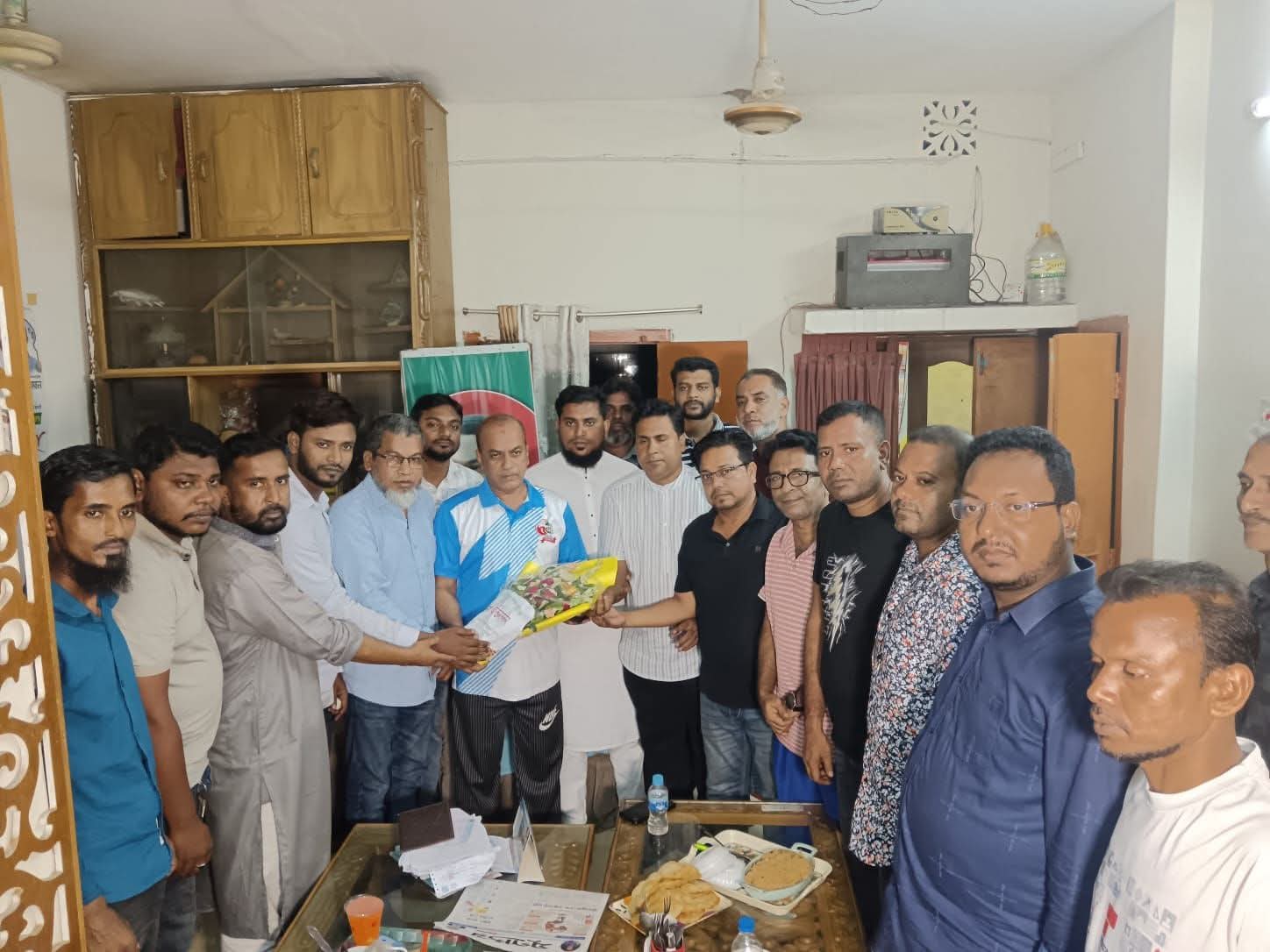 আবুল কালাম শাহিনকে মুক্তিযুদ্ধের প্রজন্মের নবগঠিত কমিটির নেতৃবৃন্দের ফুলেল শুভেচ্ছা