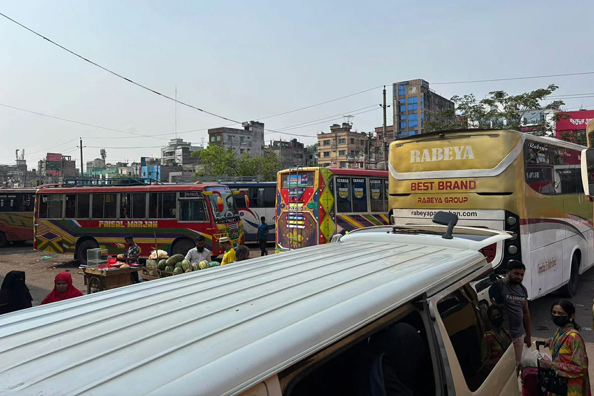 উত্তরের রুটে দীর্ঘ যানজট: রাতের বাসও পৌঁছায়নি গাবতলী, ভোগান্তিতে যাত্রীরা