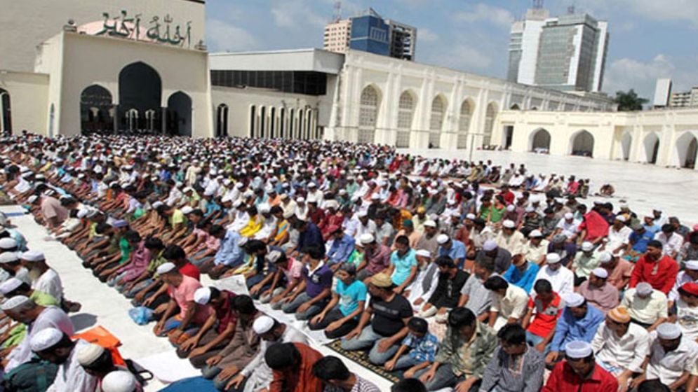 আজ ঈদ ; বছর ঘুরে আবার এল খুশির ঈদ