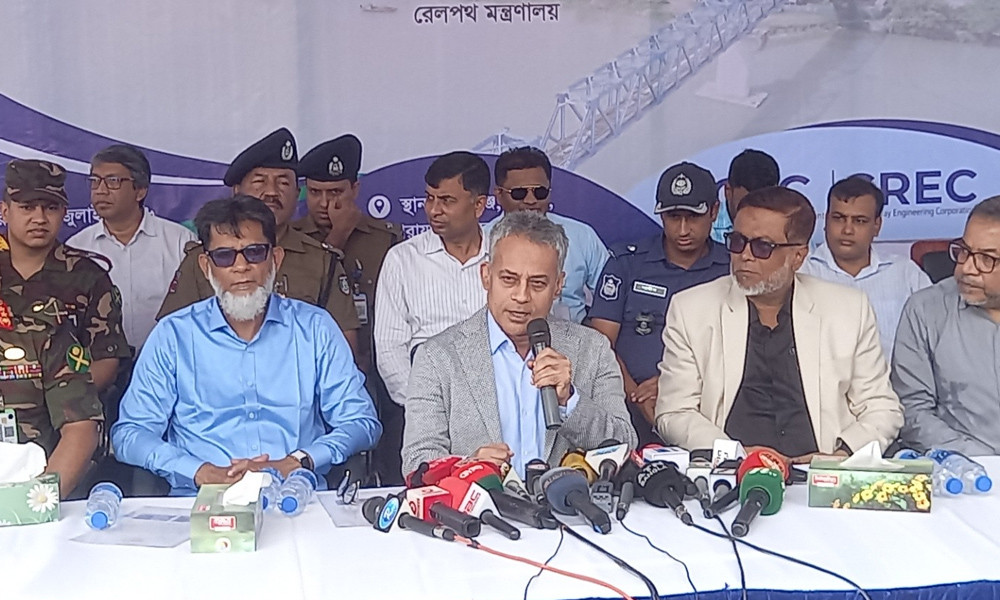 পদ্মা রেল সেতুর নিচে মাটি অপসারণ প্রকল্পেরই অংশ, ঝুঁকি নেই : সেতুমন্ত্রী