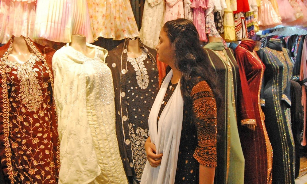 সন্ধ্যা ৭টার মধ্যে শপিং মল বন্ধের নির্দেশনা