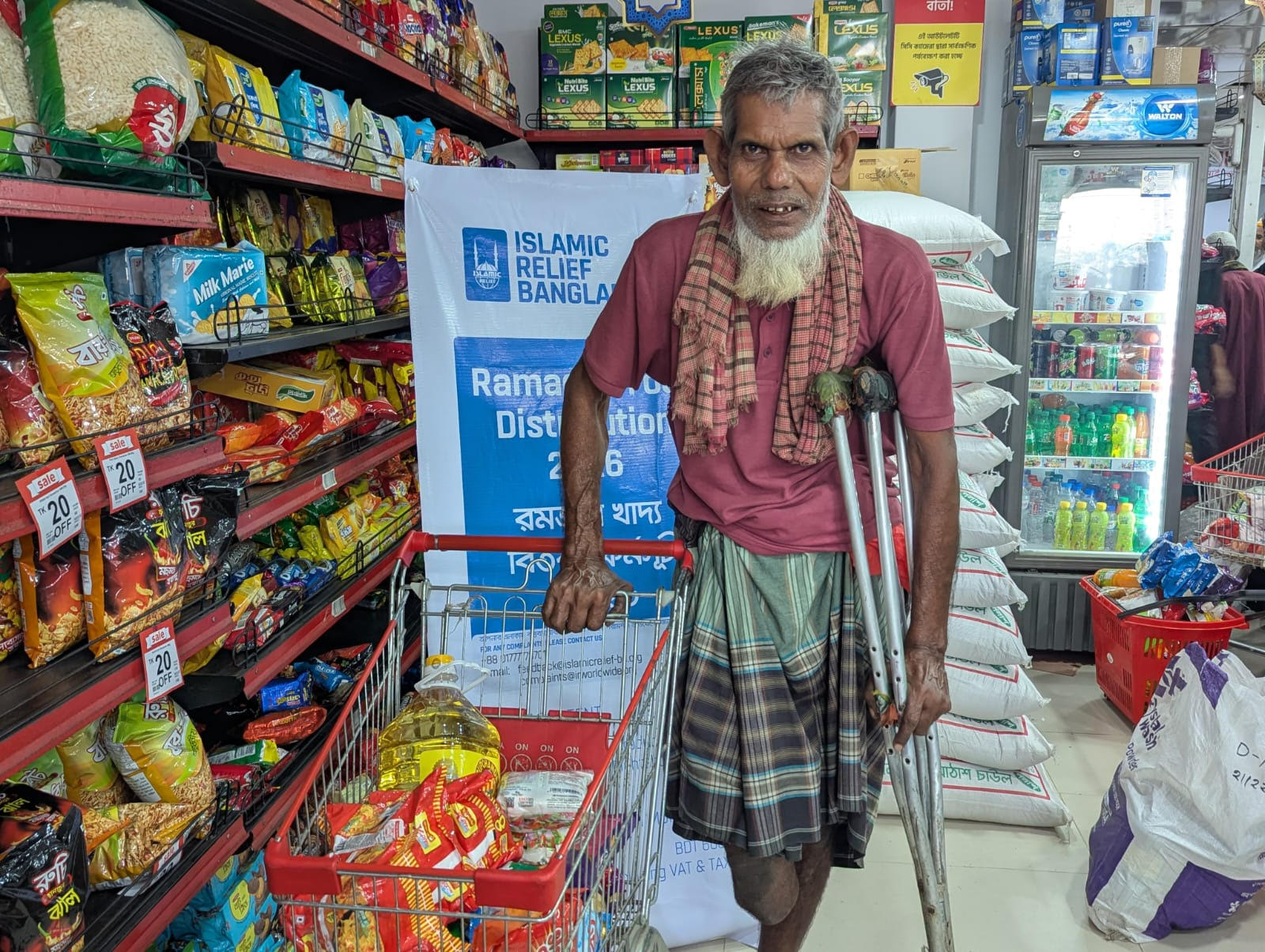 আমতলীতে ইসলামিক রিলিফের ভ্যালু ভাউচারে ঈদ সামগ্রী বিতরণ