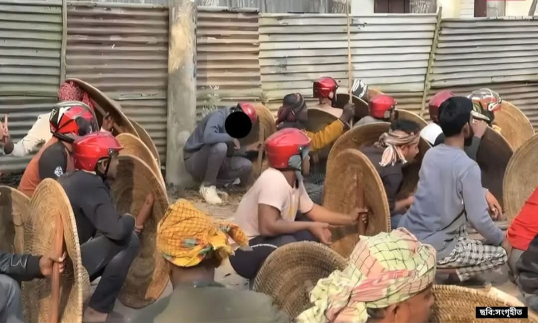 গোশত ভাগাভাগির স্থান নির্ধারণ নিয়ে দুই পক্ষের সংঘর্ষ, আহত ২০
