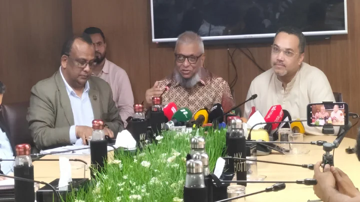 বাংলাদেশ থেকে বিনামূল্যে শ্রমিক নেবে মালয়েশিয়া: শ্রমমন্ত্রী
