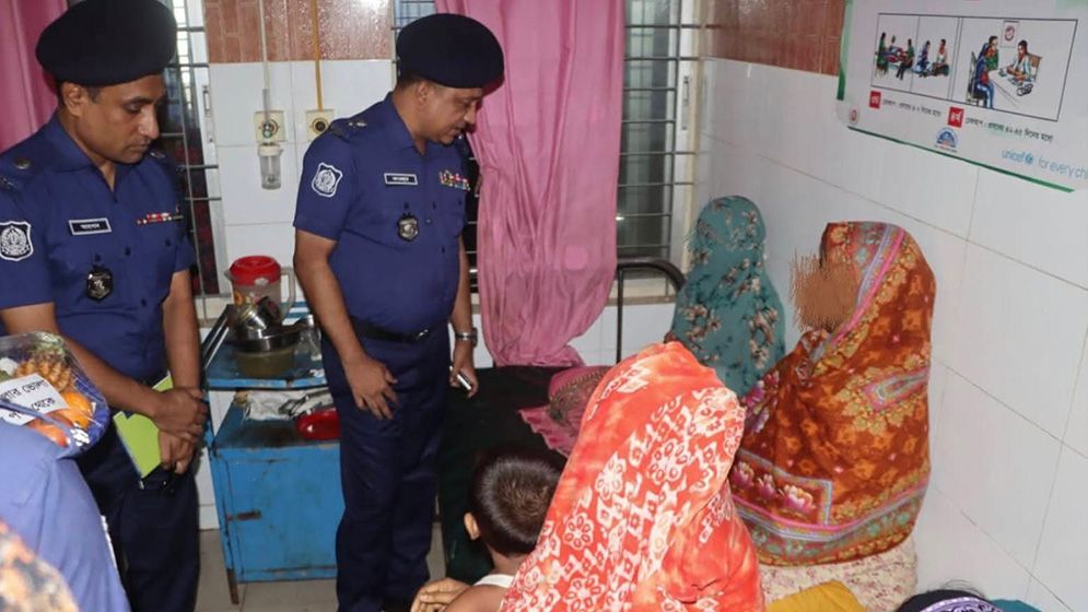 জামরুল খাওয়ানোর লোভ দেখিয়ে ১৩ বছরের কিশোরীকে ধর্ষণ