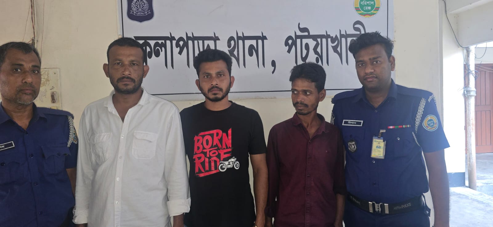 কলাপাড়ায় ইউনিয়ন স্বেচ্ছাসেবক দল নেতাসহ তিন জনকে চাঁদাবাজীর অভিযোগে গ্রেফতার