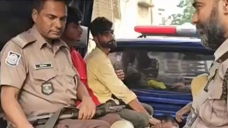 রাজধানীতে ছিনতাইকারীদের হামলায় ওসি-এসআই আহত, আটক ৪